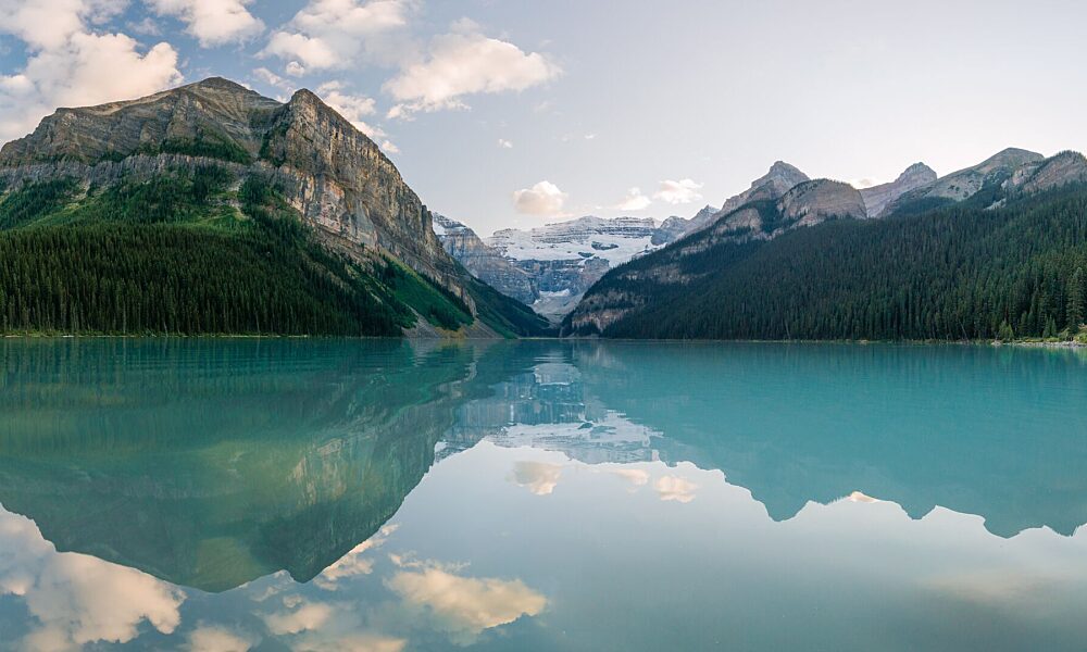 Horizontal Crop 2021 Lake Louise Hiking ROAM Creative 6